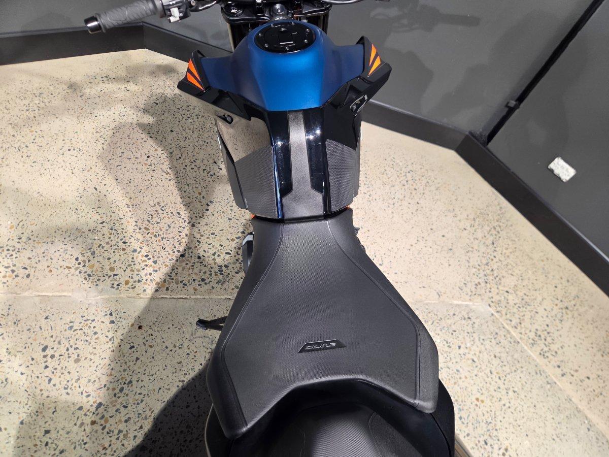 2024 KTM 890 DUKE R ROAD