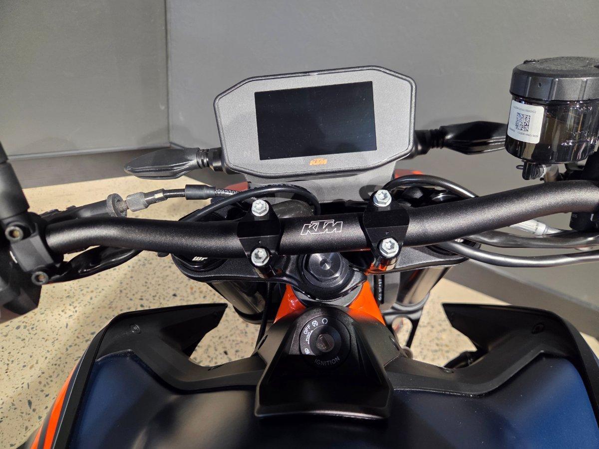 2024 KTM 890 DUKE R ROAD