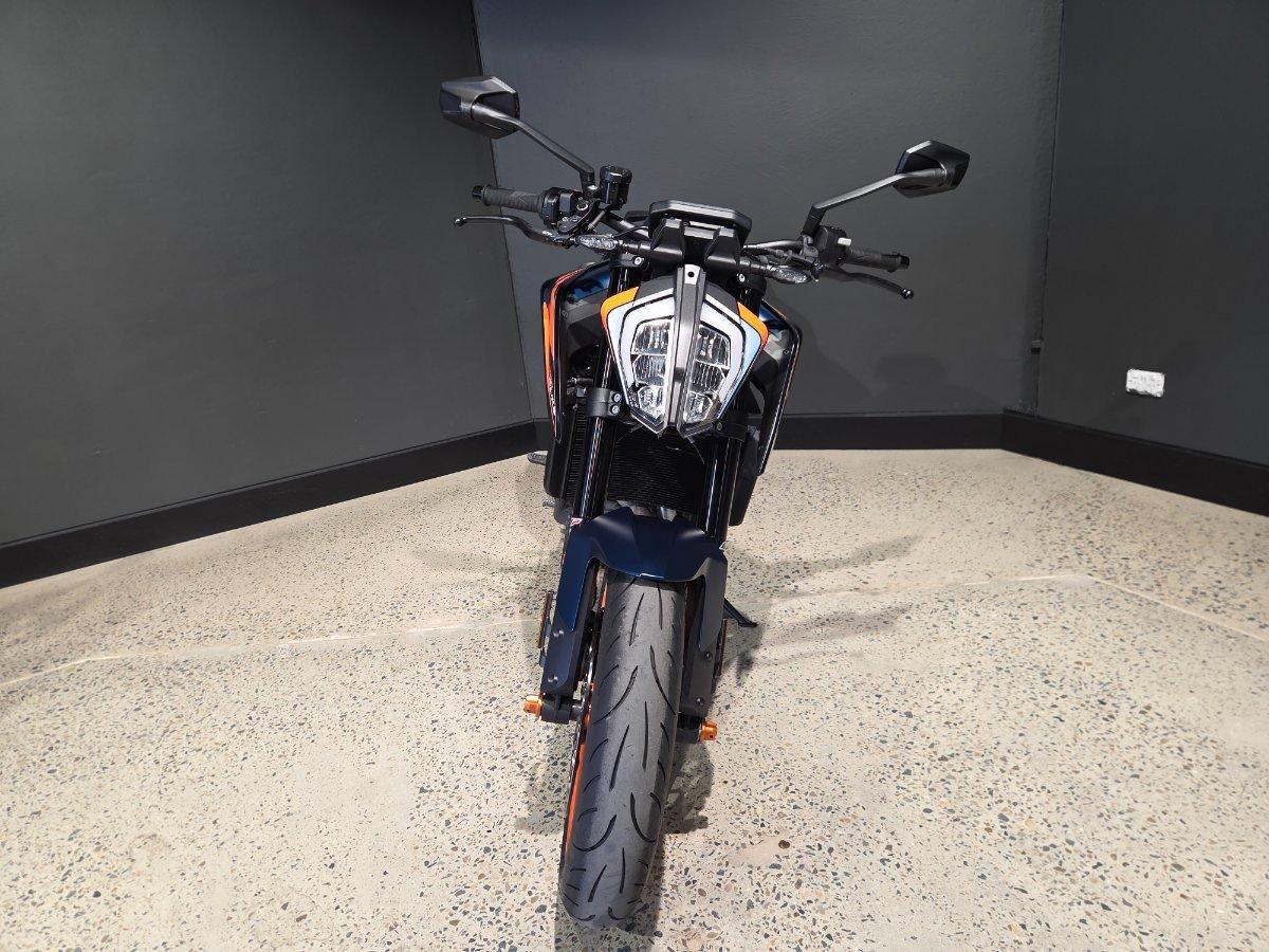 2024 KTM 890 DUKE R ROAD