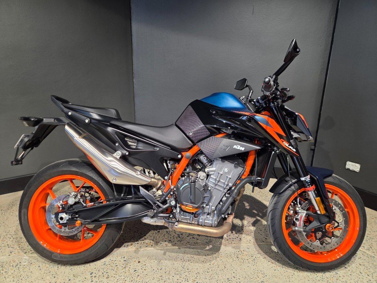 2024 KTM 890 DUKE R ROAD