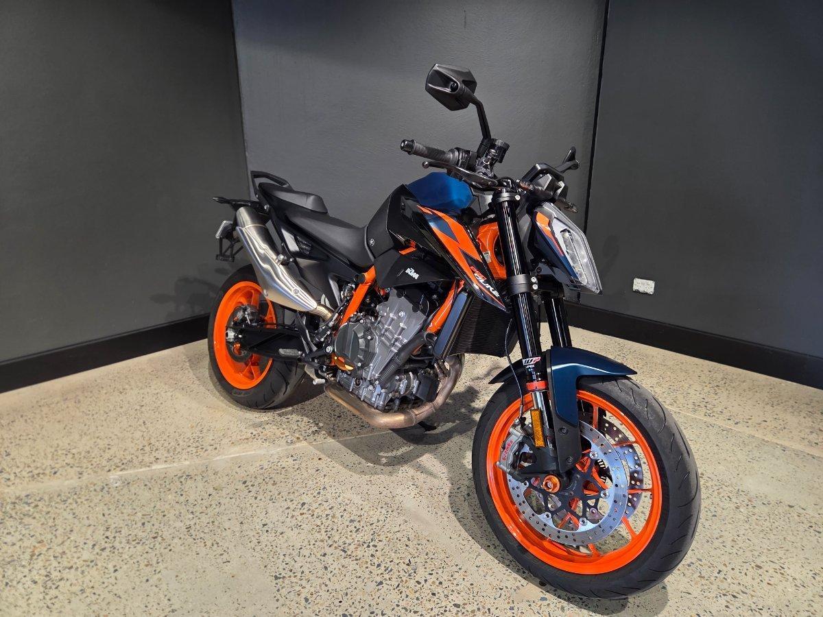 2024 KTM 890 DUKE R ROAD