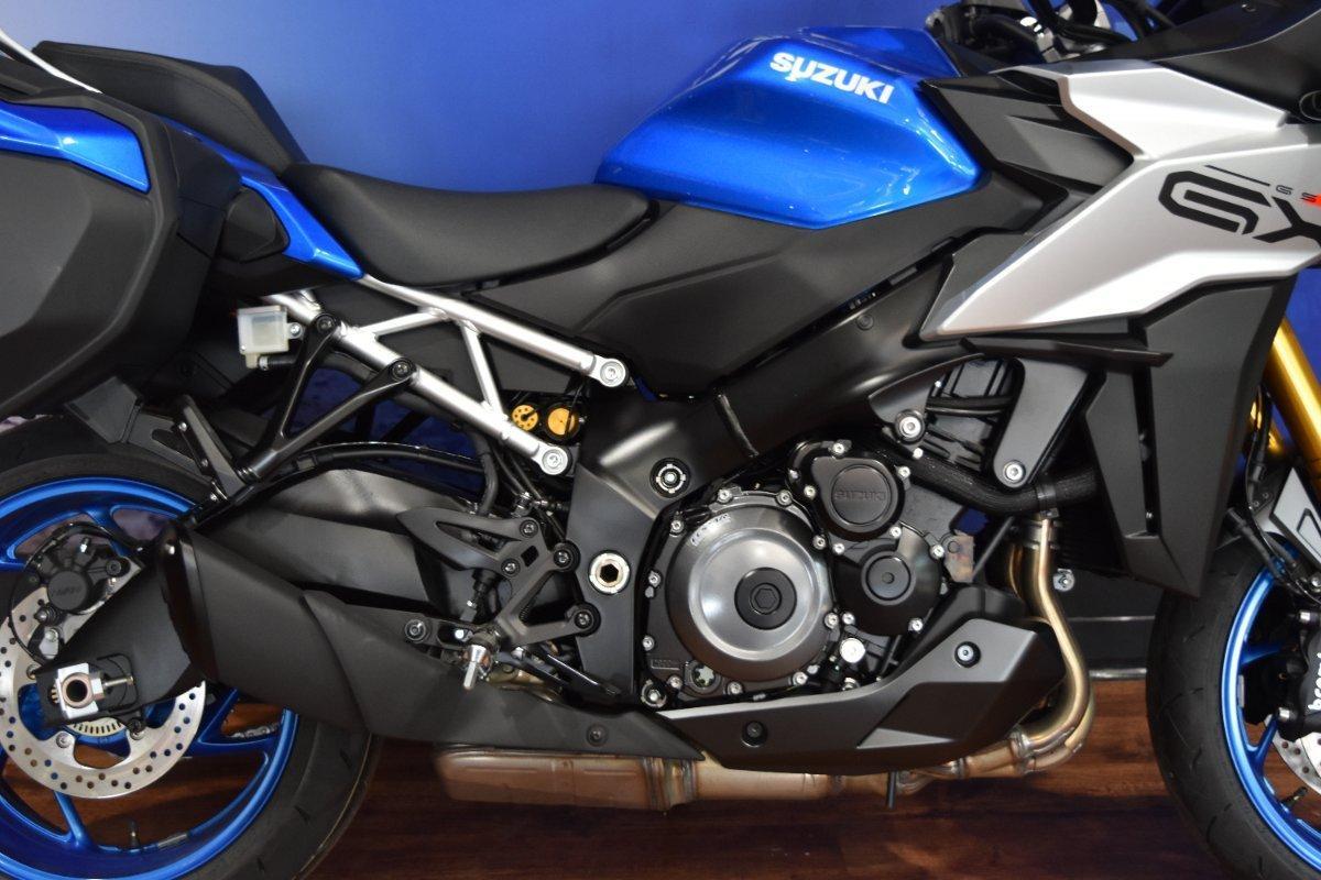 2025 SUZUKI GSX-S1000GT ROAD