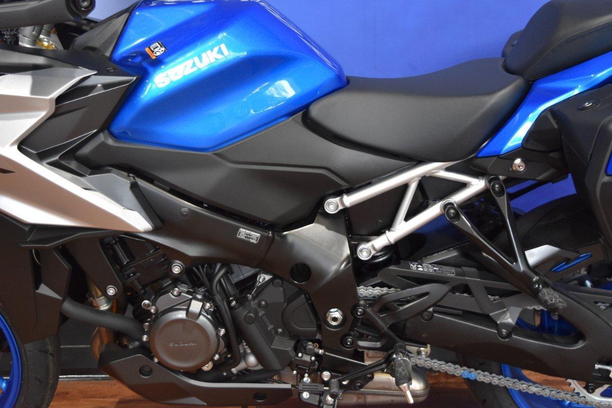 2025 SUZUKI GSX-S1000GT ROAD