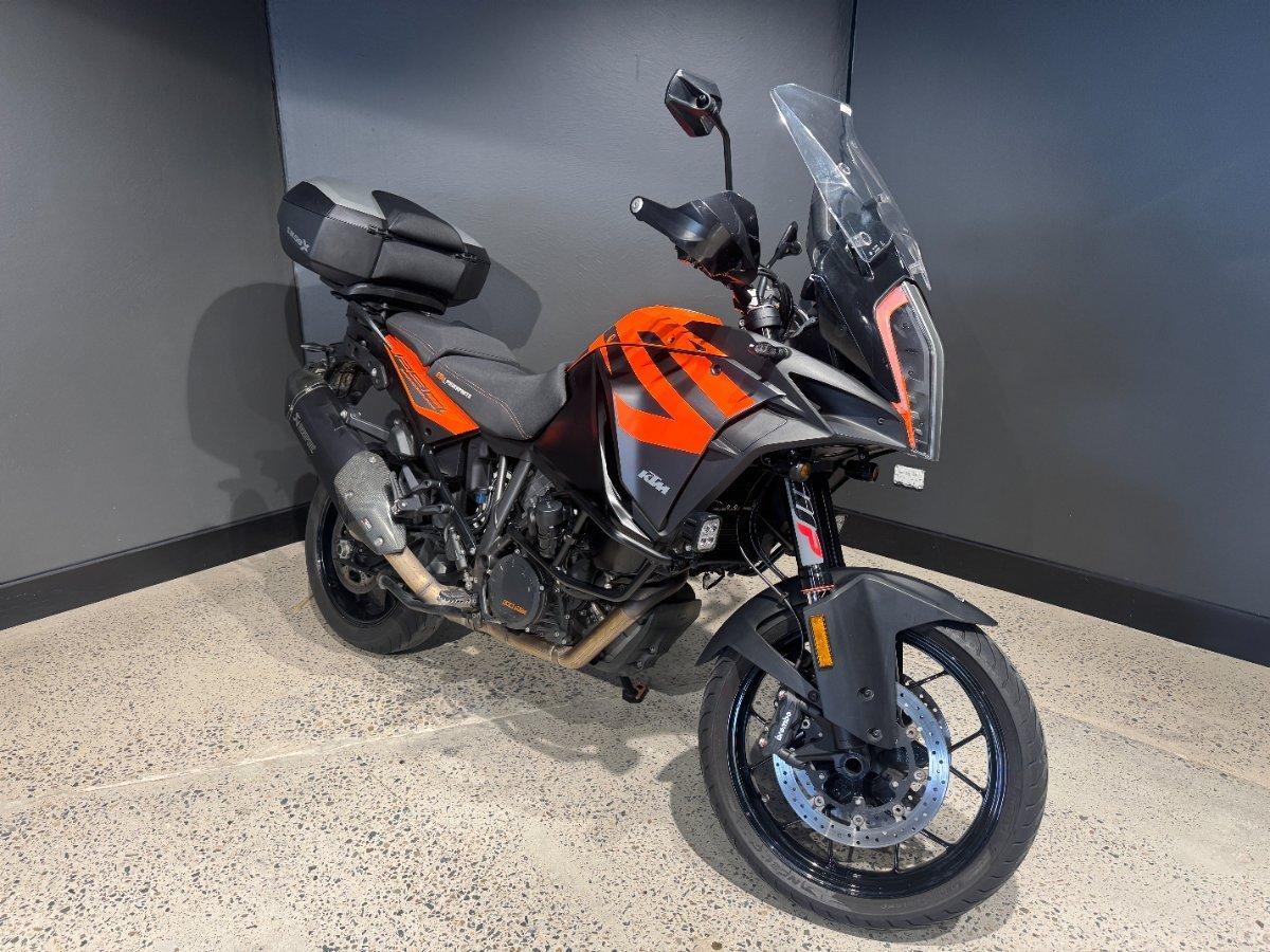 2019 KTM SUPER ADVENTURE S DUAL SPORTS
