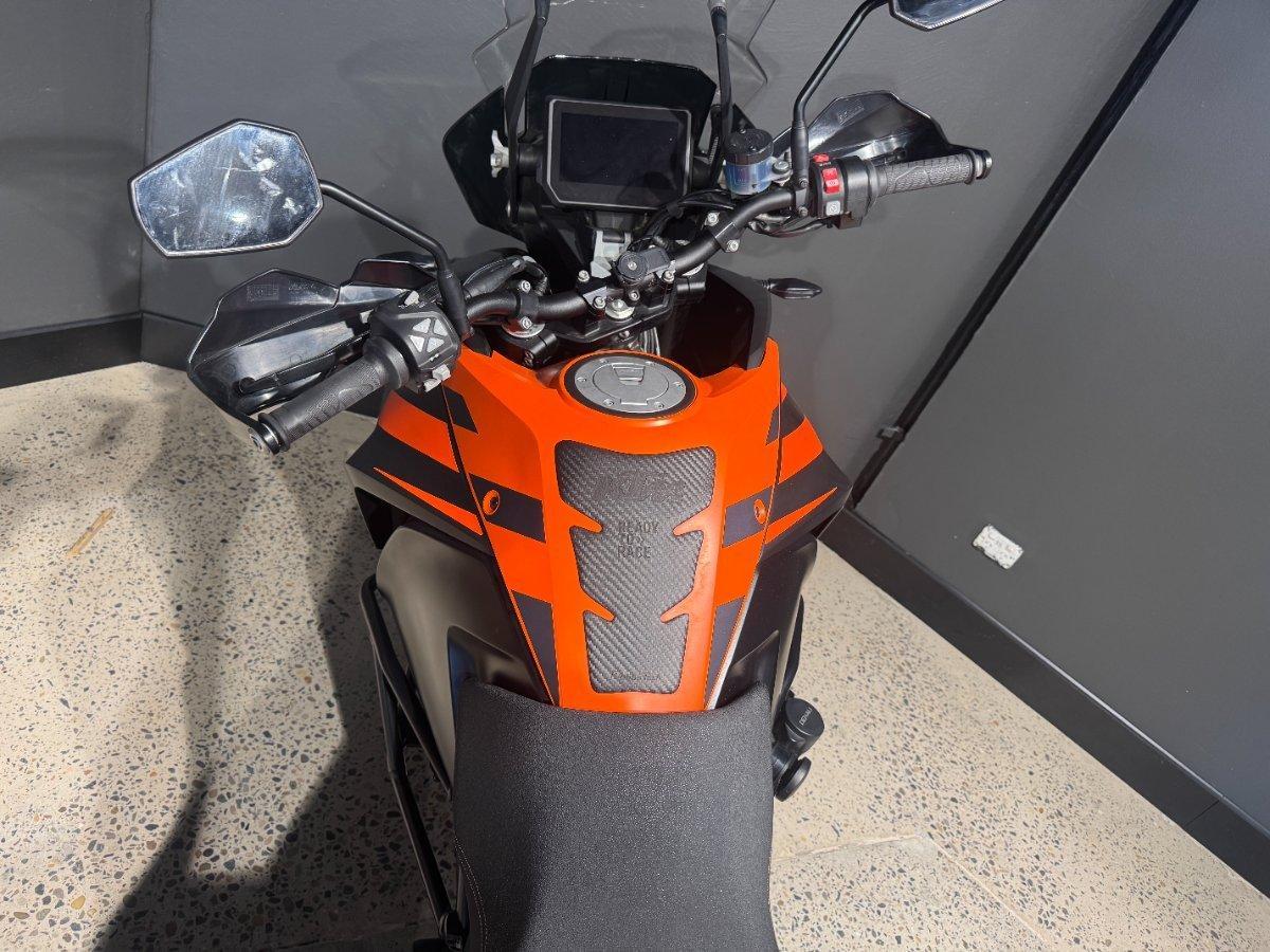 2019 KTM SUPER ADVENTURE S DUAL SPORTS