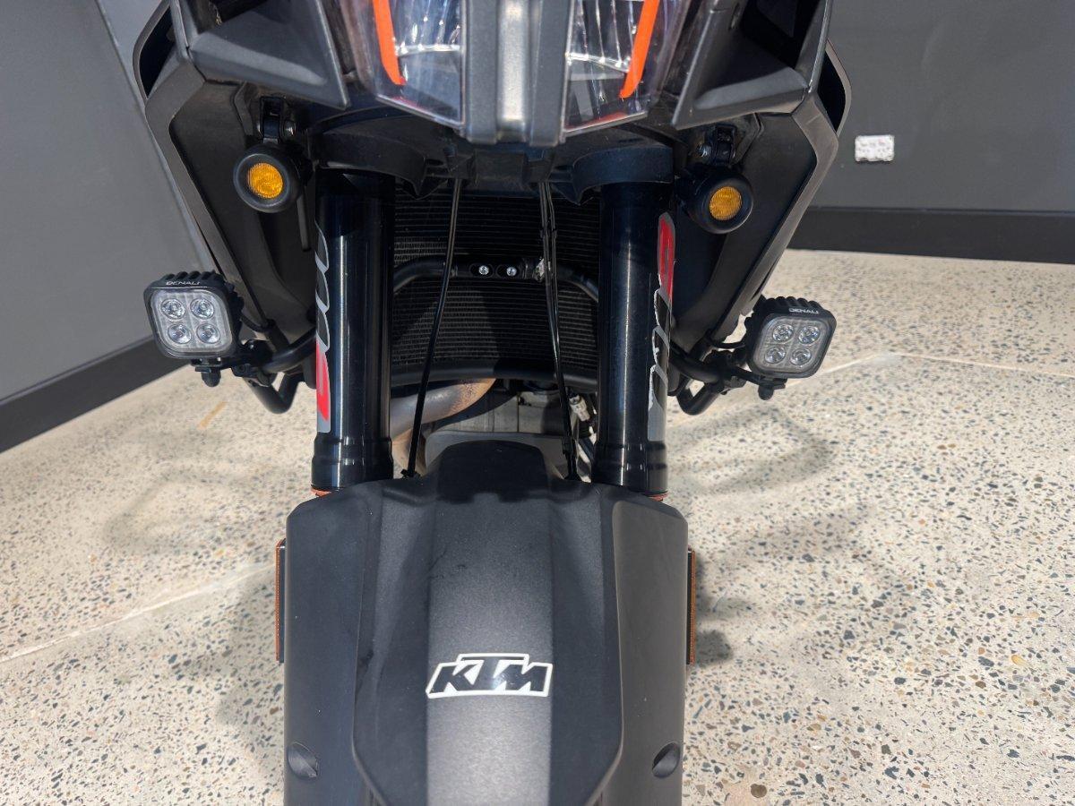 2019 KTM SUPER ADVENTURE S DUAL SPORTS