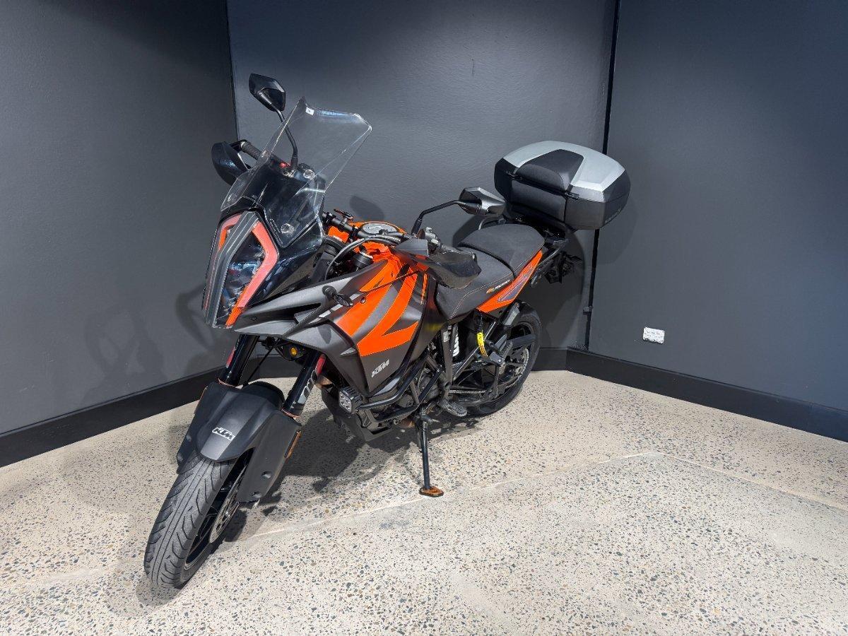 2019 KTM SUPER ADVENTURE S DUAL SPORTS