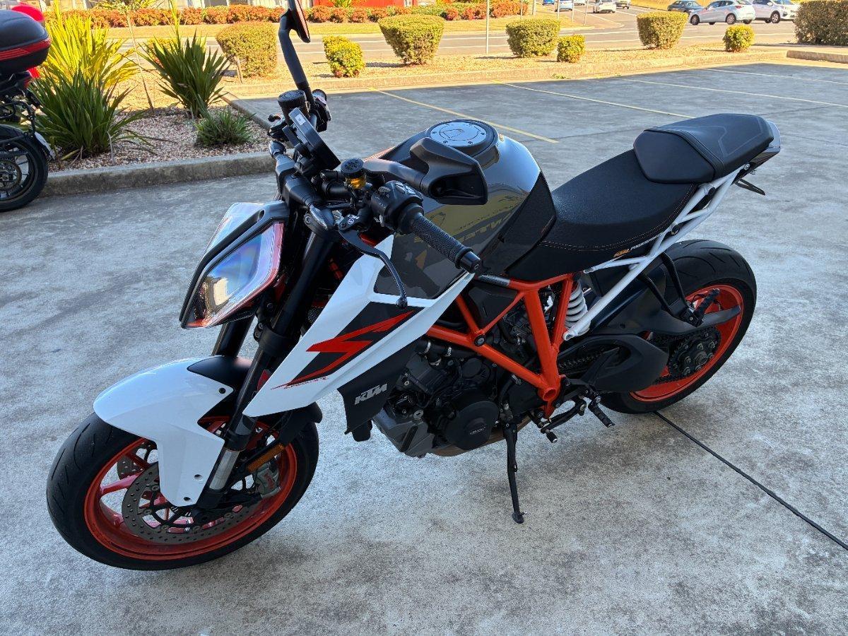 2018 KTM SUPER ADVENTURE S DUAL SPORTS