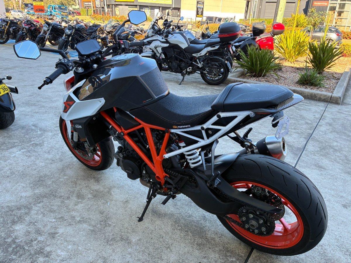 2018 KTM SUPER ADVENTURE S DUAL SPORTS