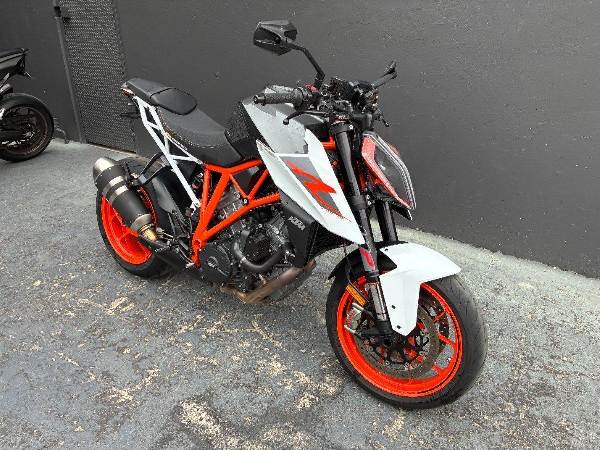 2018 KTM SUPER ADVENTURE S DUAL SPORTS