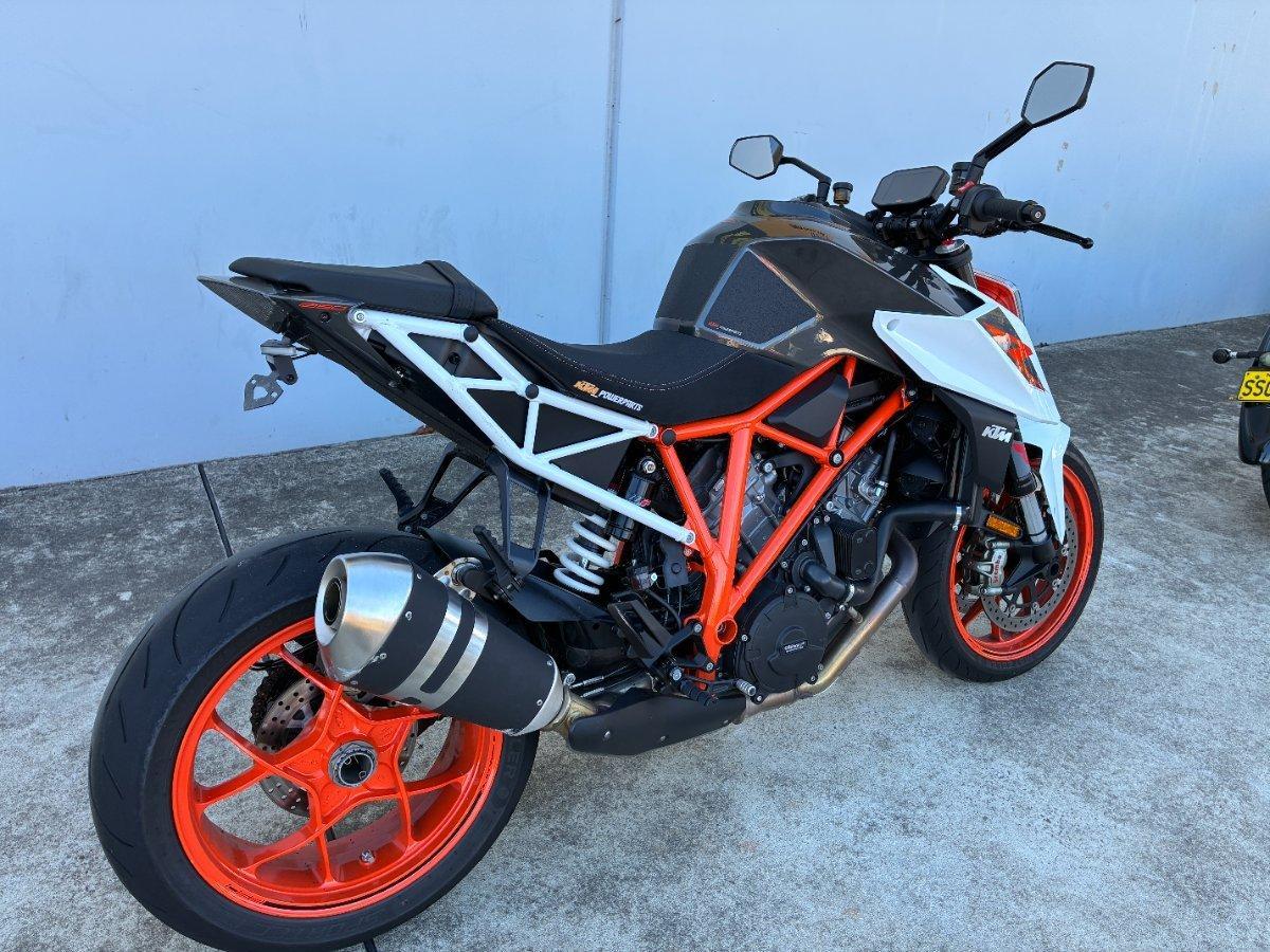 2018 KTM SUPER ADVENTURE S DUAL SPORTS