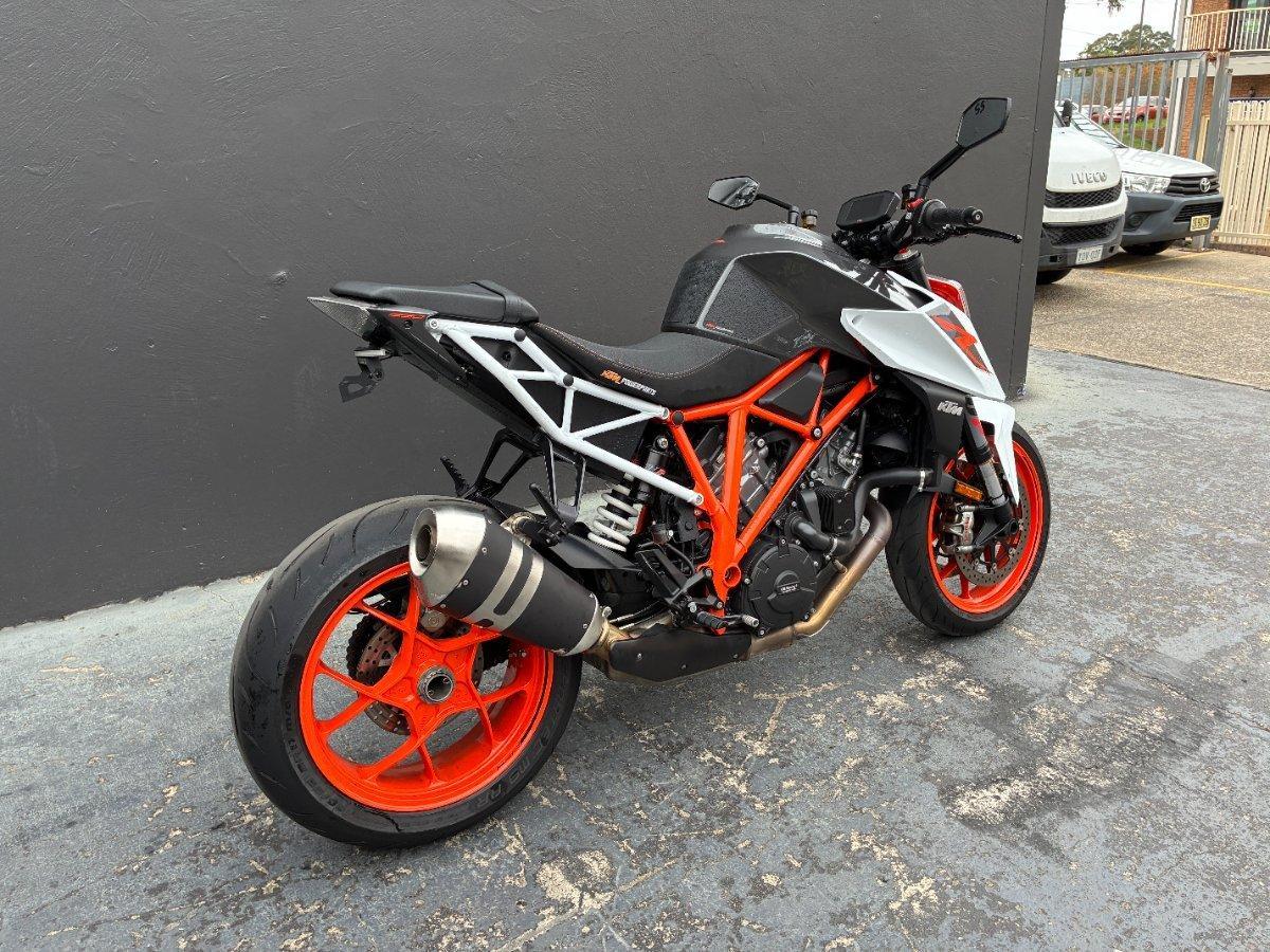 2018 KTM SUPER ADVENTURE S DUAL SPORTS