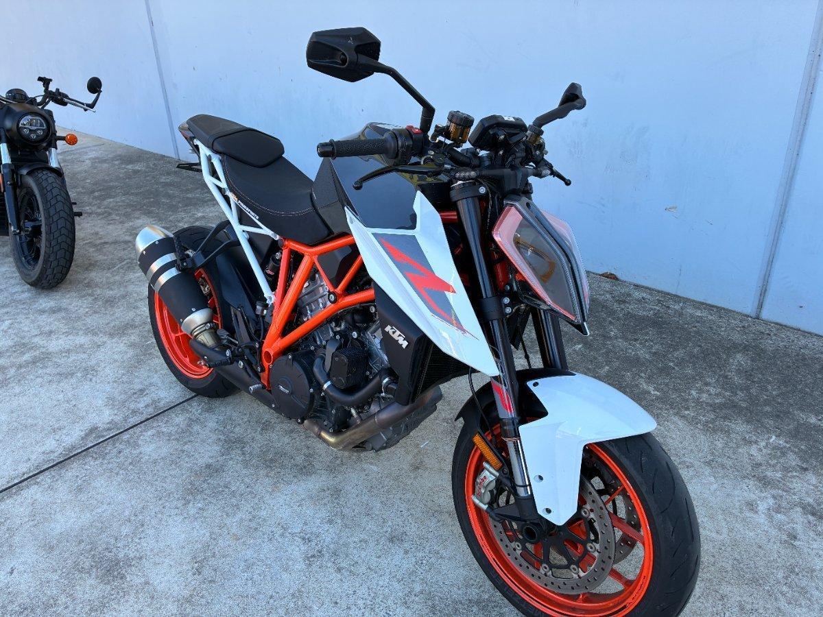 2018 KTM SUPER ADVENTURE S DUAL SPORTS