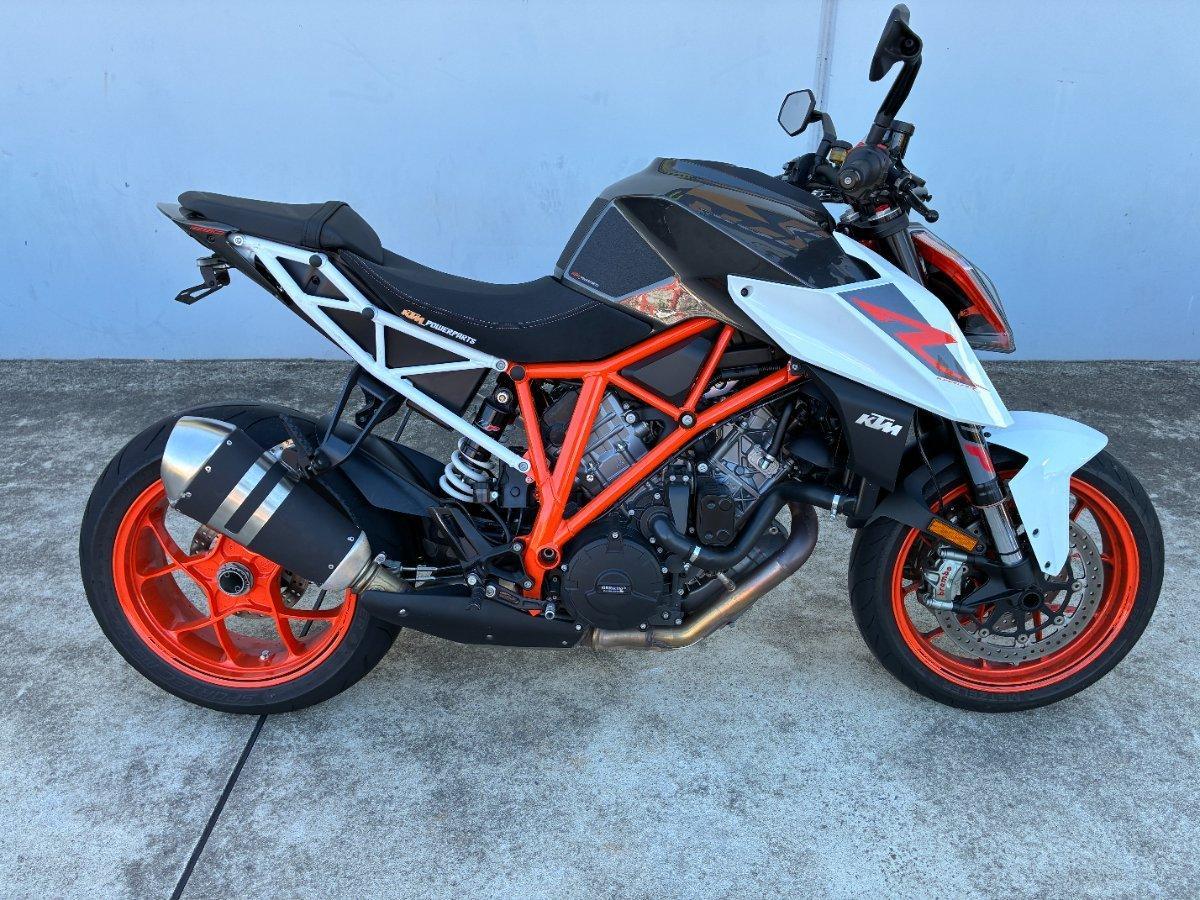 2018 KTM SUPER ADVENTURE S DUAL SPORTS