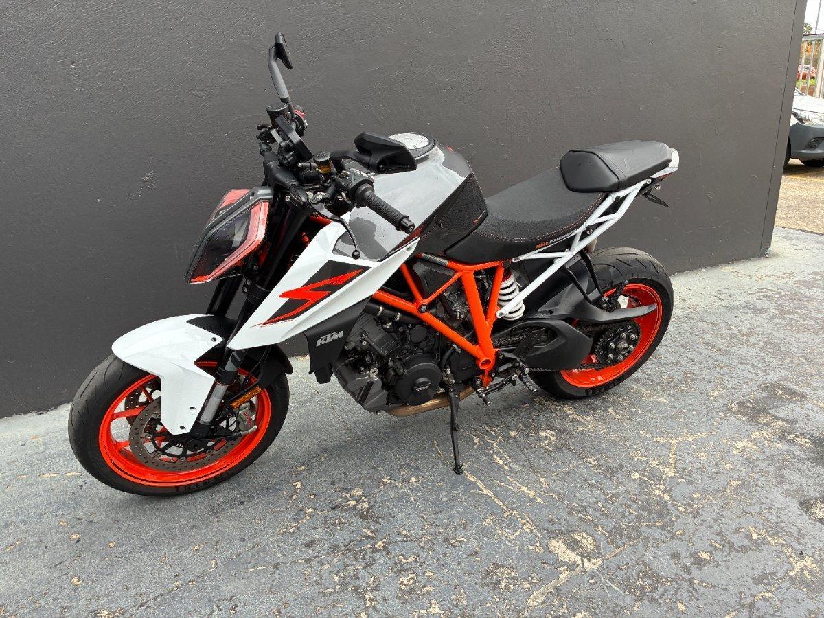 2018 KTM SUPER ADVENTURE S DUAL SPORTS