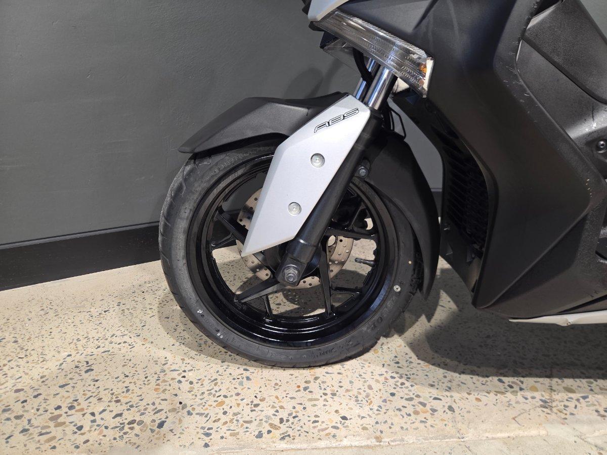 2018 YAMAHA XMAX 300 (CZD300A) SCOOTER