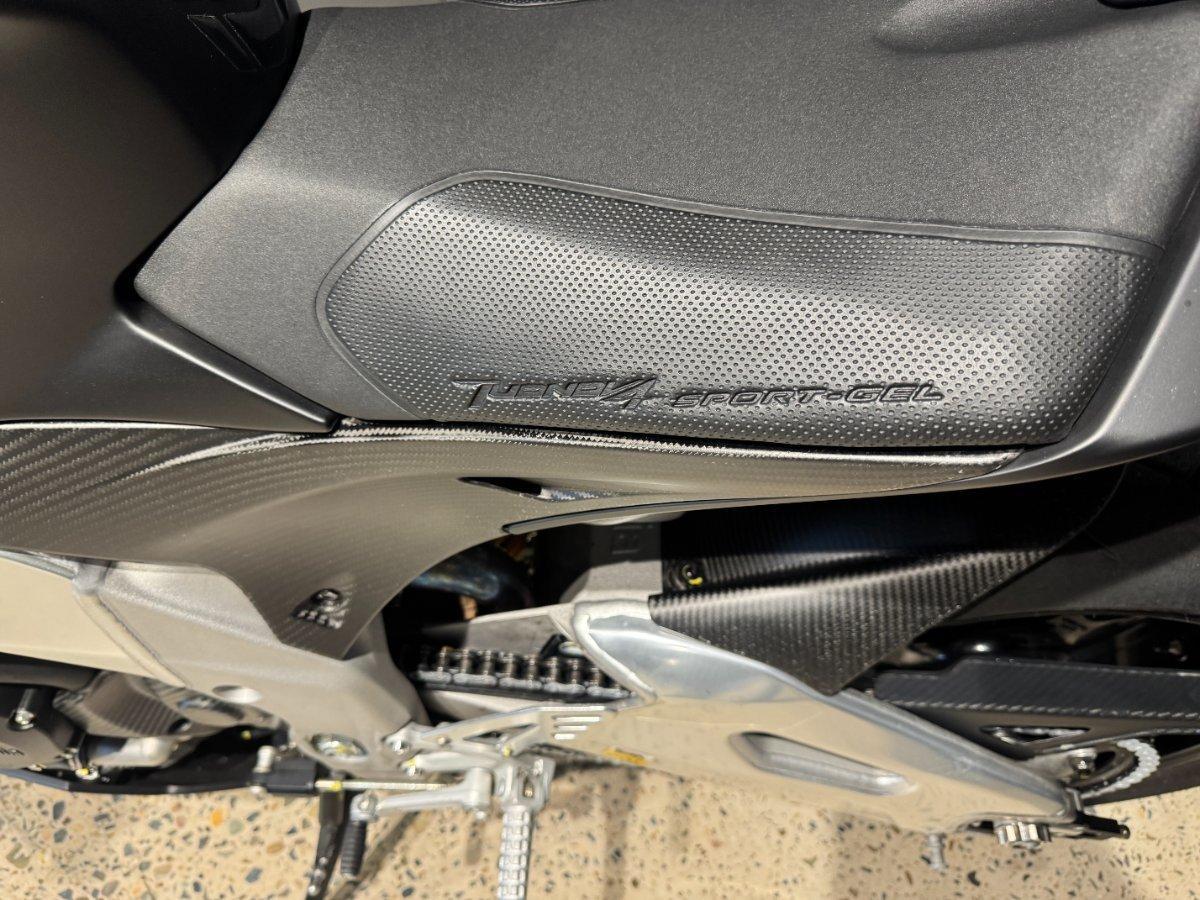 2013 APRILIA TUONO V4 R SPORTS