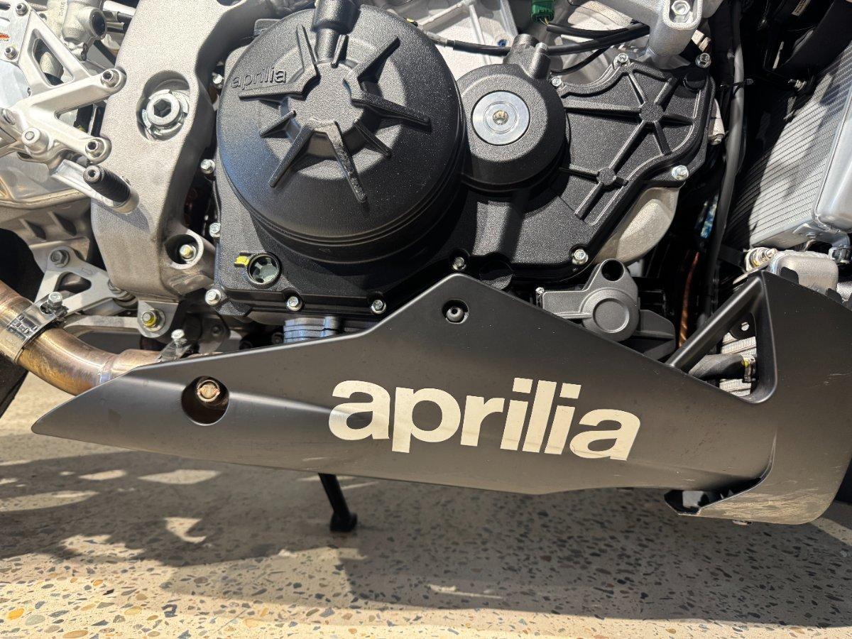 2013 APRILIA TUONO V4 R SPORTS