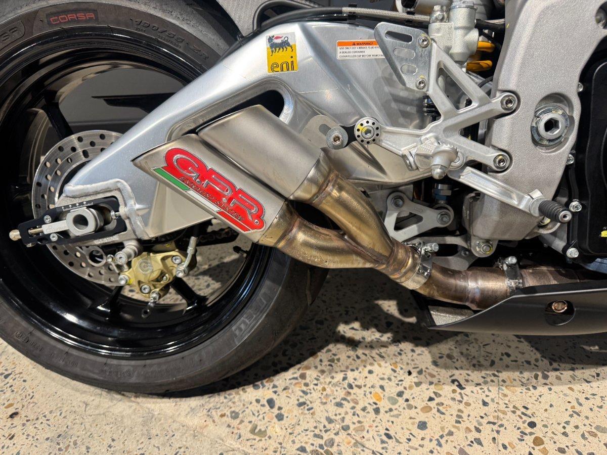 2013 APRILIA TUONO V4 R SPORTS
