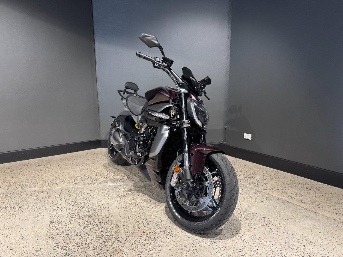 2026 DUCATI XDIAVEL V4 CRUISER