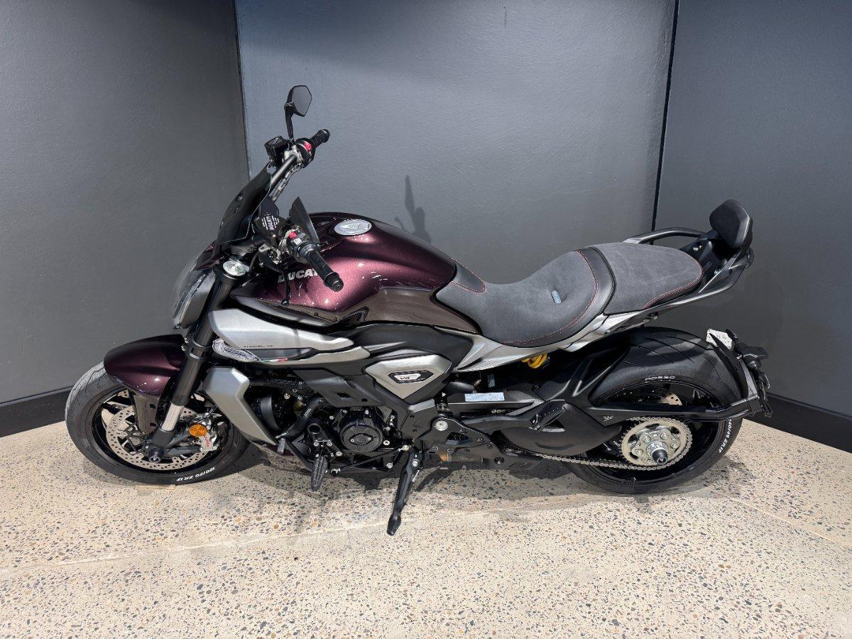 2026 DUCATI XDIAVEL V4 CRUISER