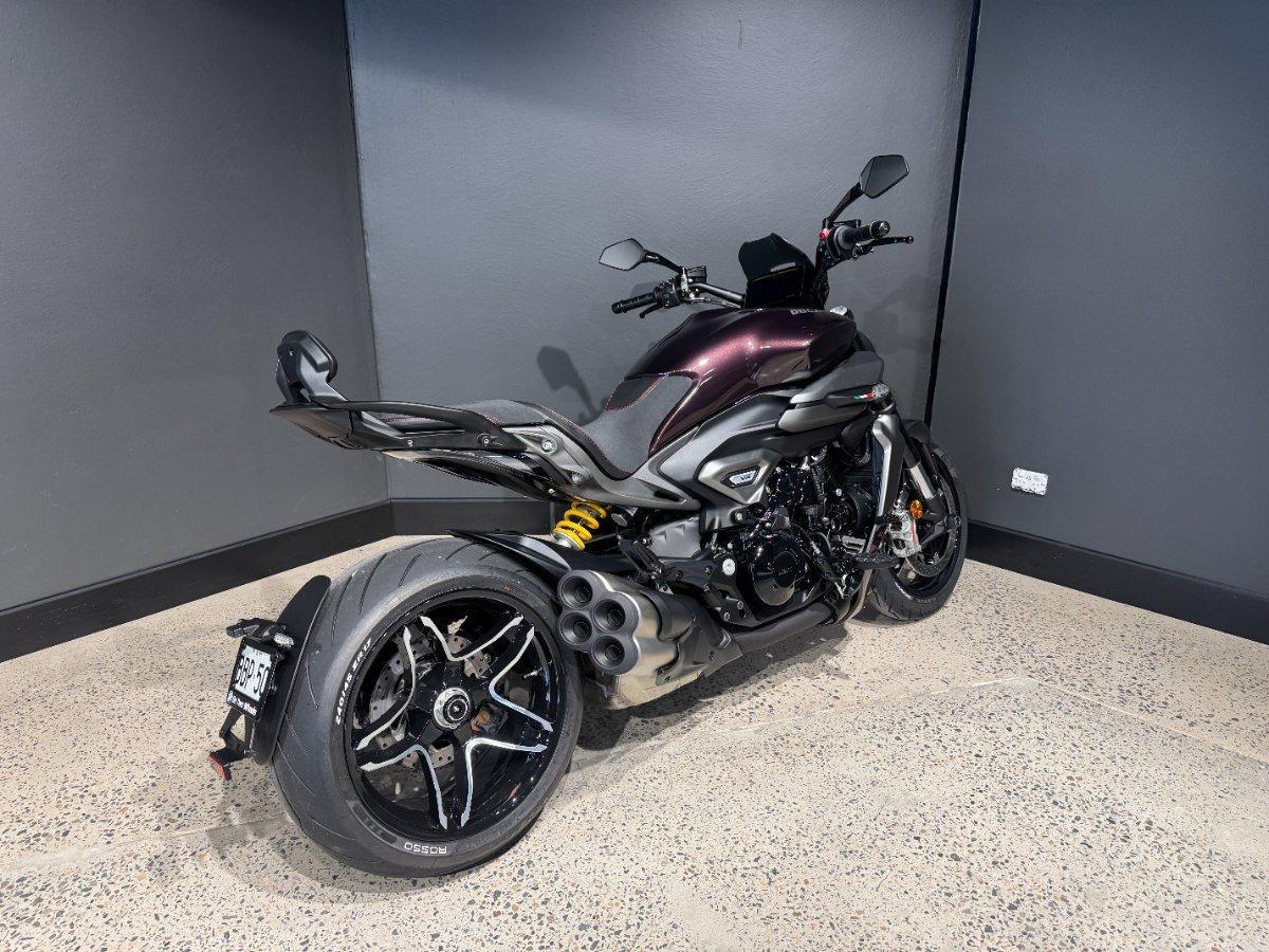 2026 DUCATI XDIAVEL V4 CRUISER