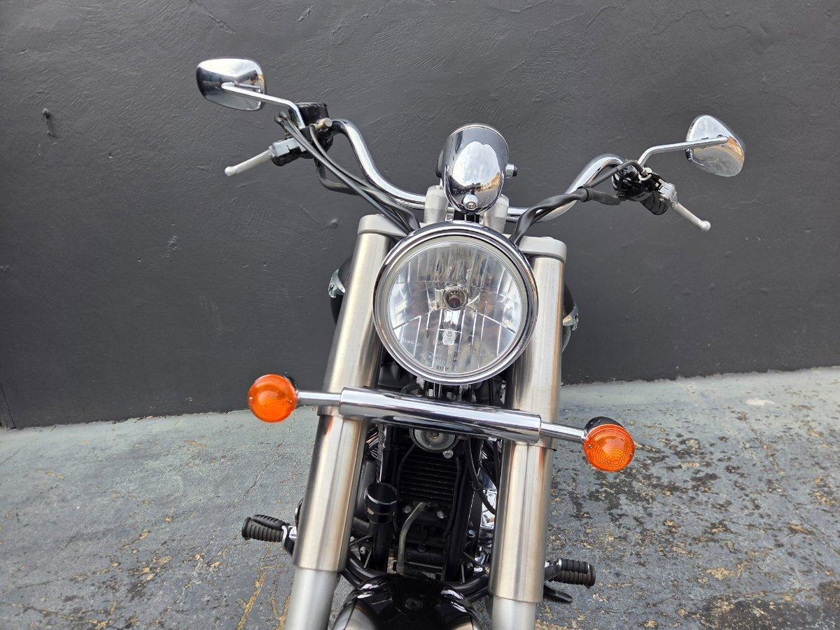 2011 TRIUMPH BONNEVILLE ROAD