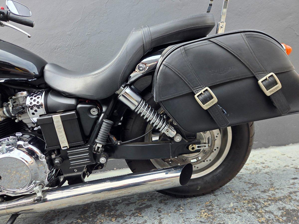 2011 TRIUMPH BONNEVILLE ROAD