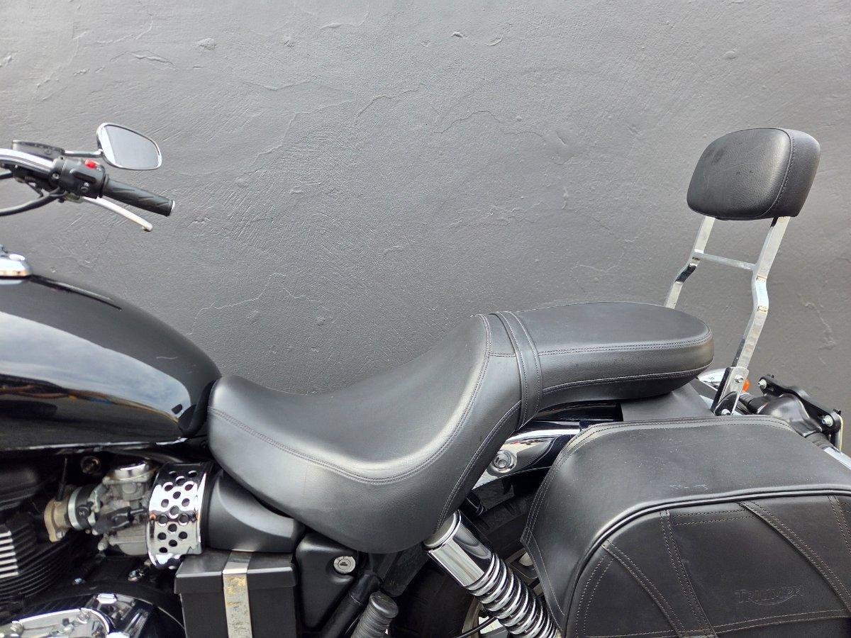 2011 TRIUMPH BONNEVILLE ROAD