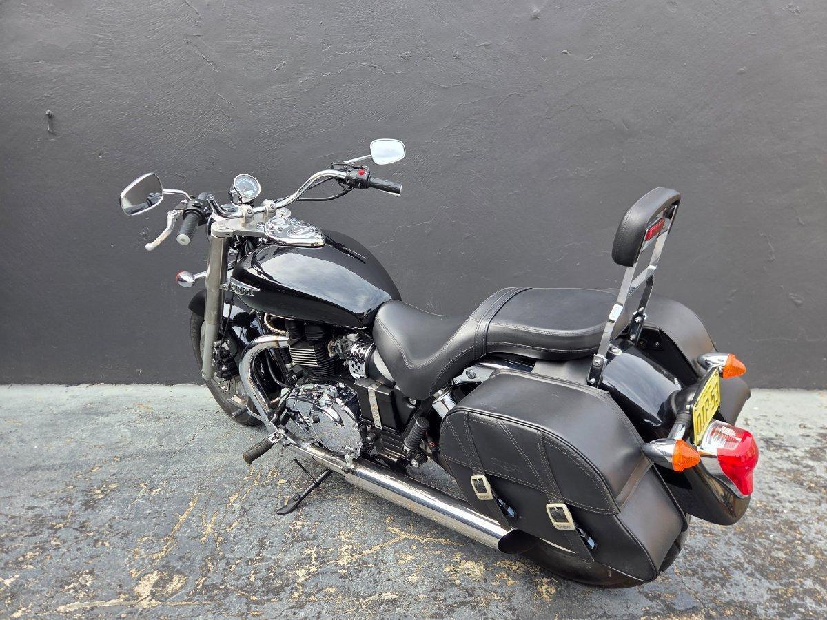 2011 TRIUMPH BONNEVILLE ROAD