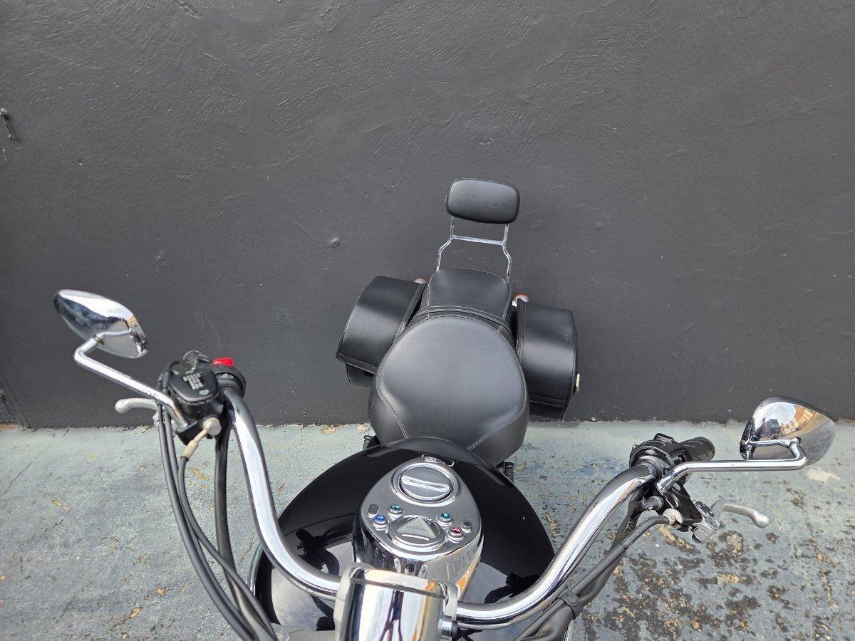 2011 TRIUMPH BONNEVILLE ROAD