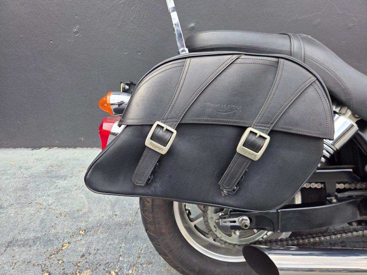 2011 TRIUMPH BONNEVILLE ROAD