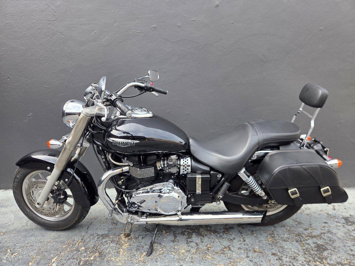 2011 TRIUMPH BONNEVILLE ROAD