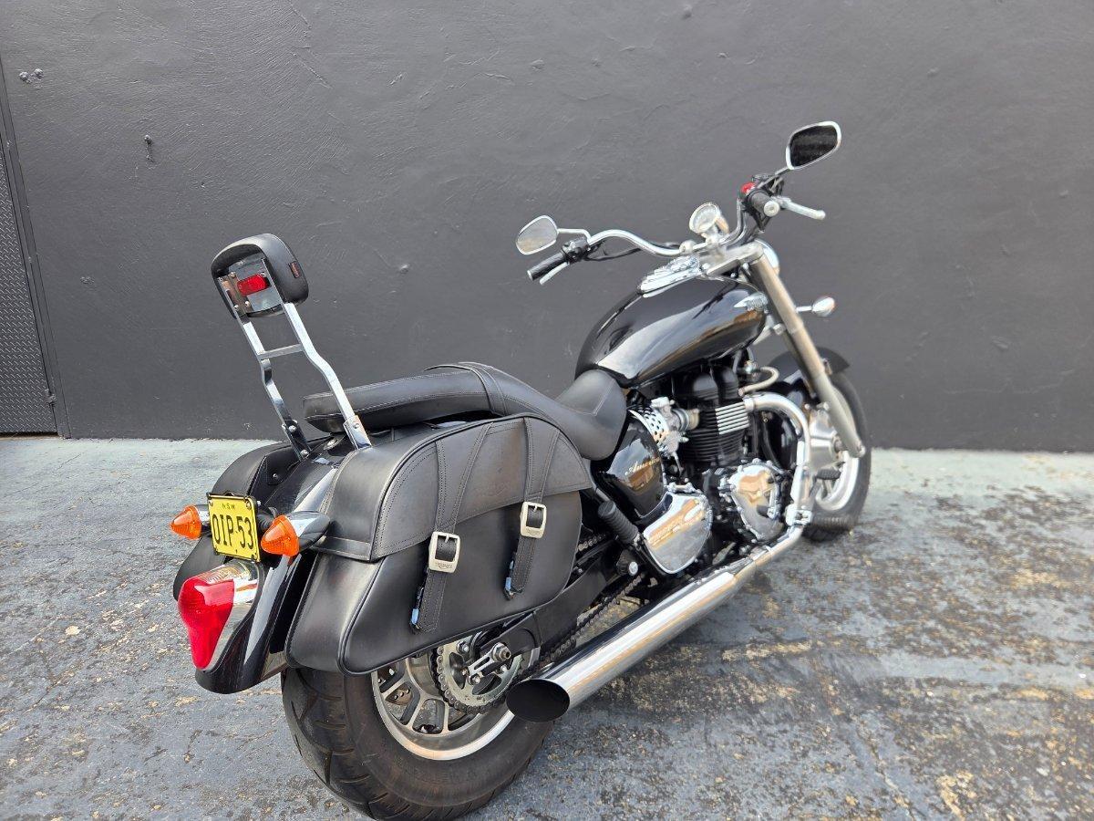 2011 TRIUMPH BONNEVILLE ROAD
