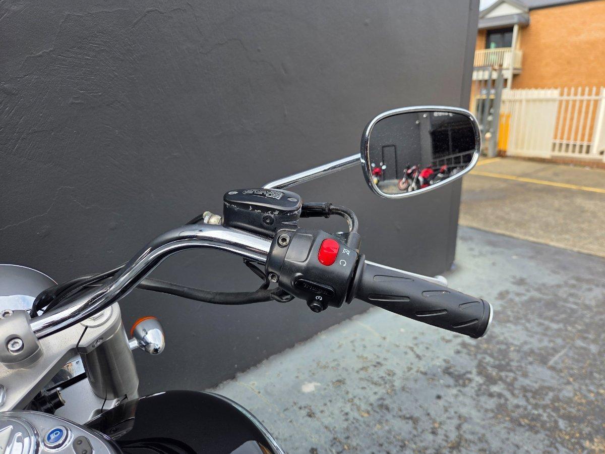 2011 TRIUMPH BONNEVILLE ROAD