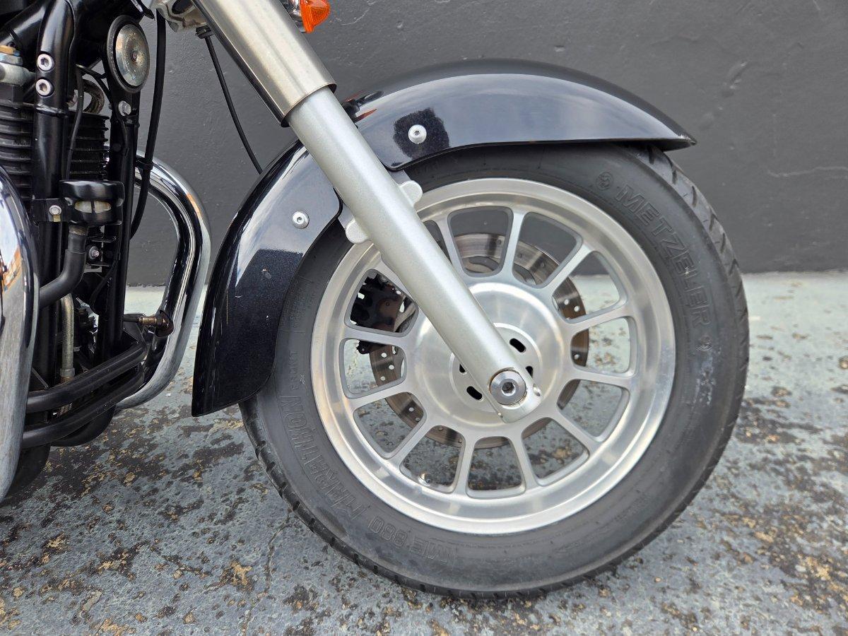 2011 TRIUMPH BONNEVILLE ROAD