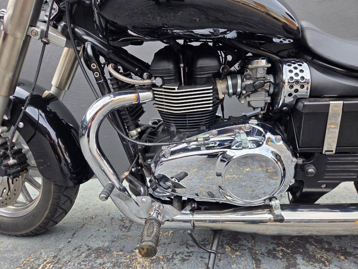 2011 TRIUMPH BONNEVILLE ROAD