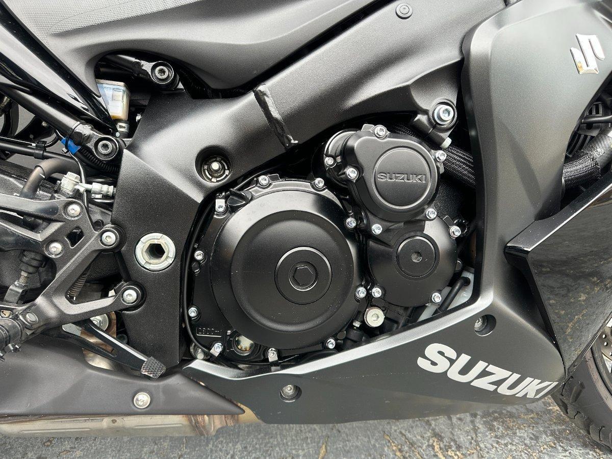 2021 SUZUKI GSX-S1000F ROAD