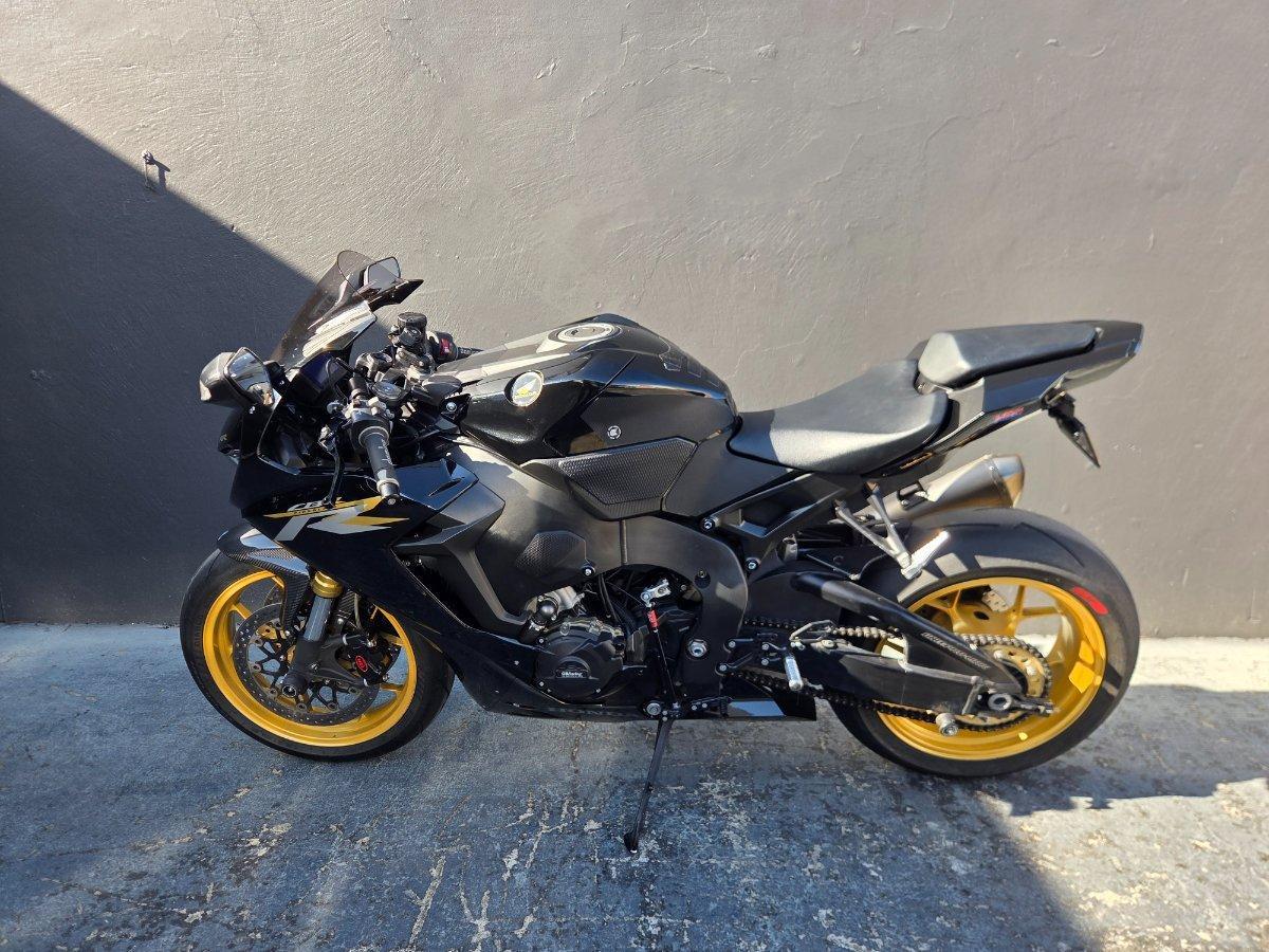2016 HONDA CBR1000RR (FIREBLADE) SPORTS