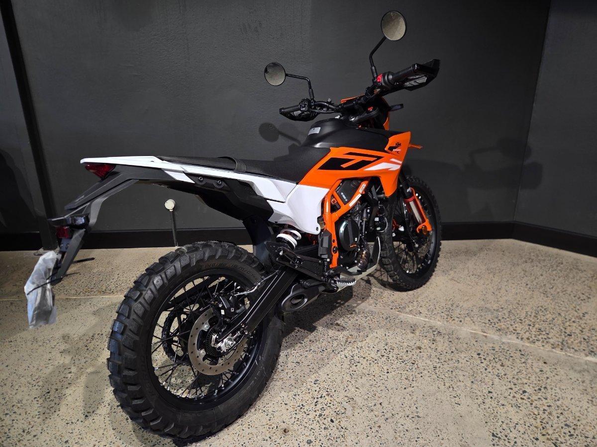 2025 KTM 390 ENDURO R DUAL SPORTS
