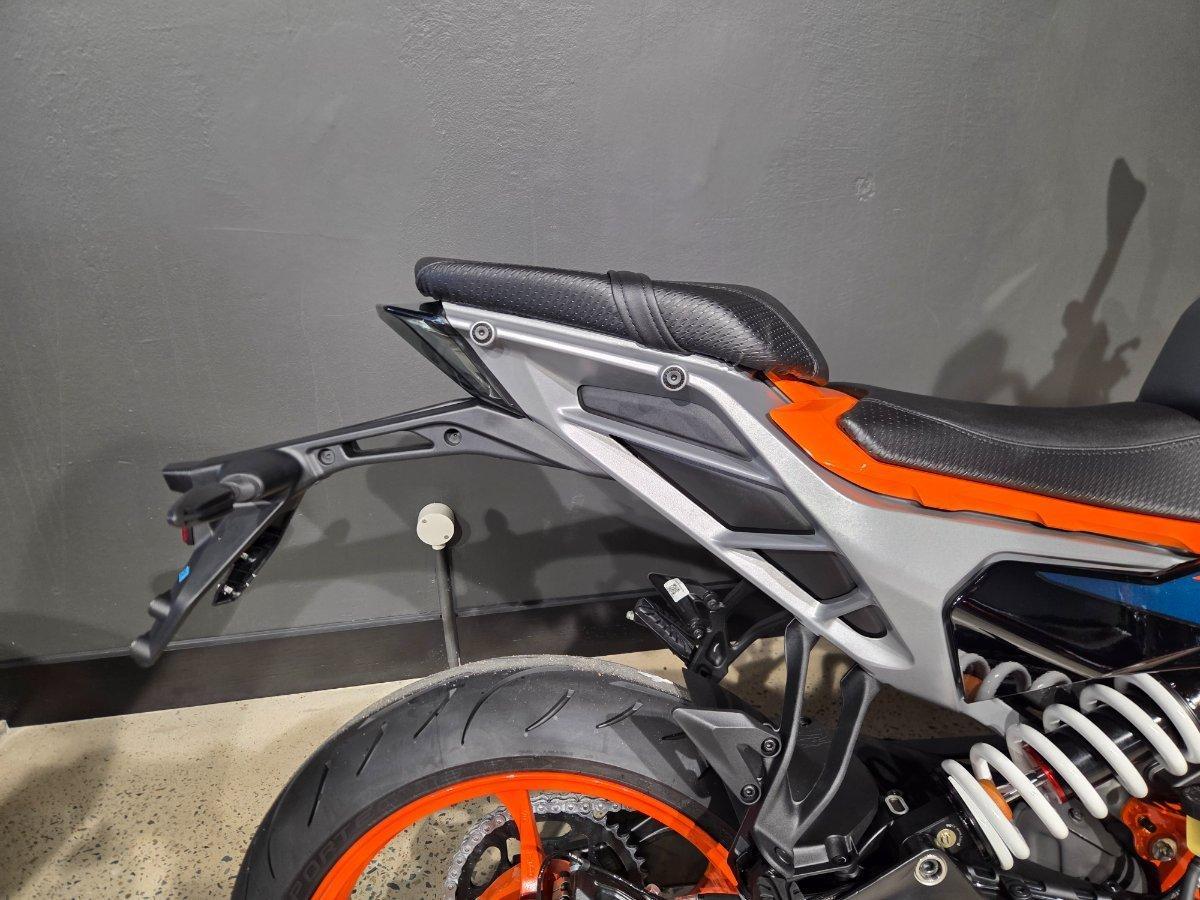 2025 KTM 390 DUKE ROAD