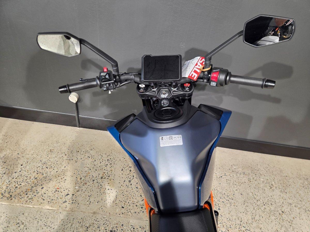 2025 KTM 390 DUKE ROAD