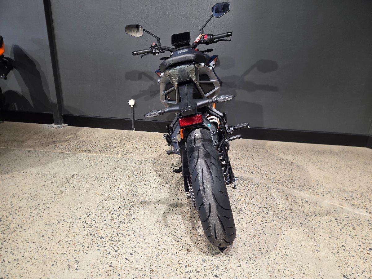 2025 KTM 390 DUKE ROAD