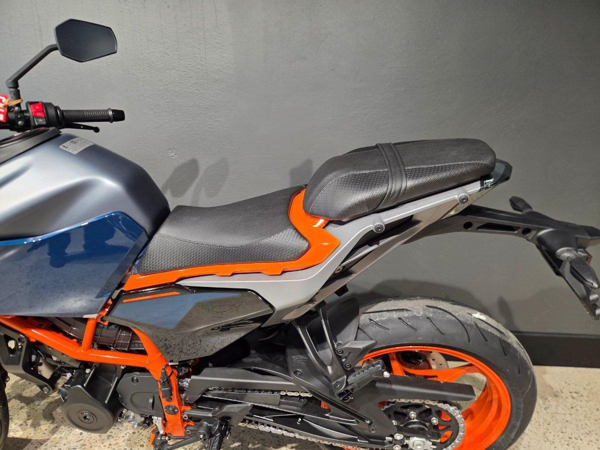 2025 KTM 390 DUKE ROAD