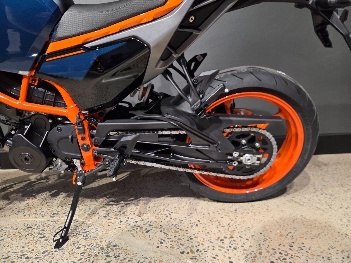 2025 KTM 390 DUKE ROAD