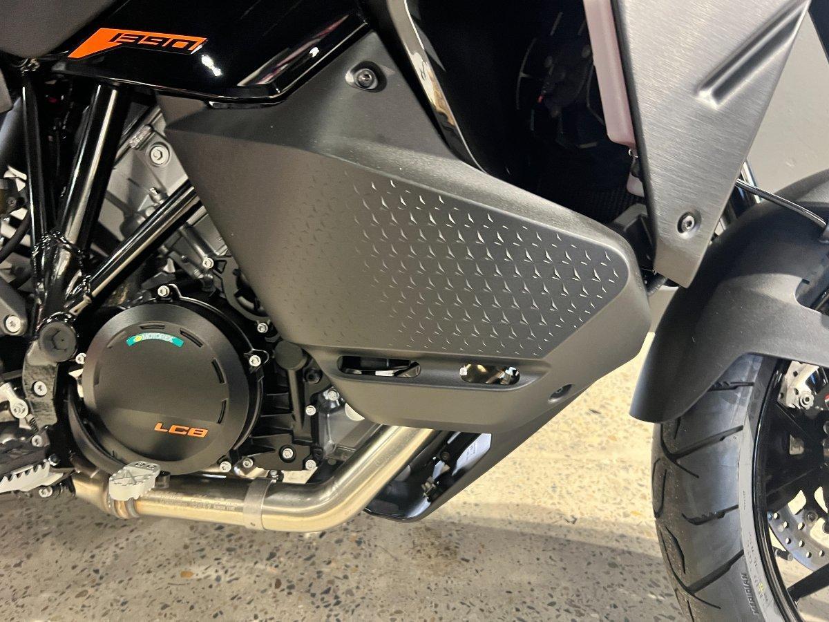 2026 KTM 1390 SUPER ADVENTURE S DUAL SPORTS