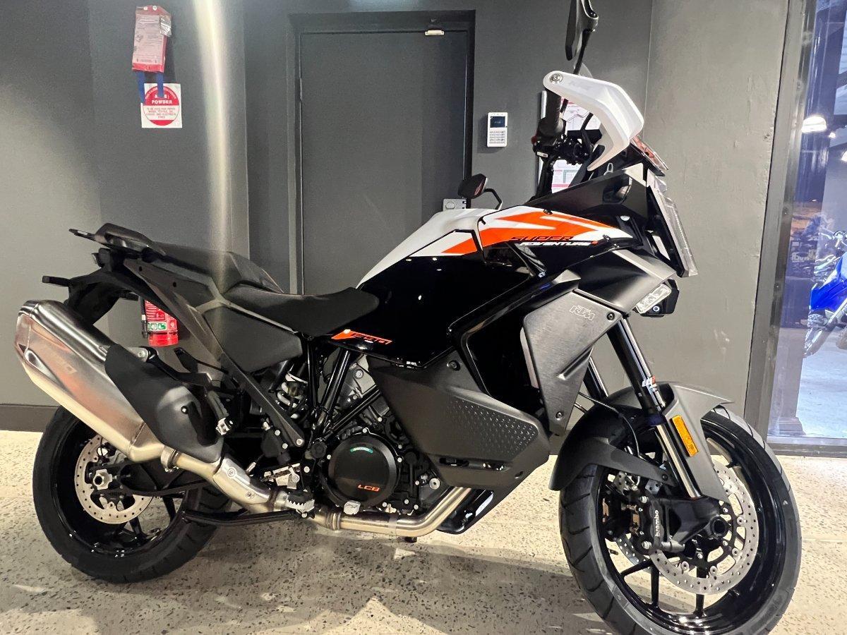 2026 KTM 1390 SUPER ADVENTURE S DUAL SPORTS