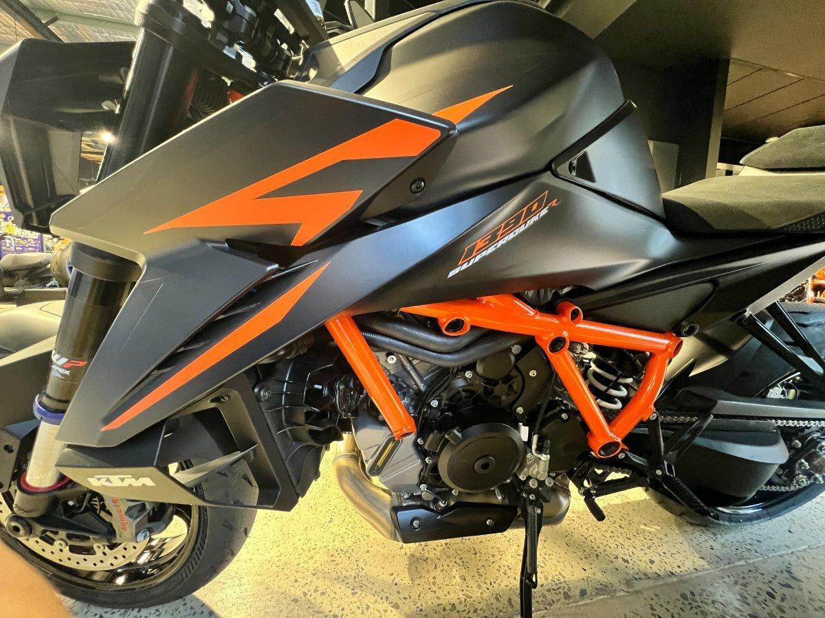 2026 KTM 1390 SUPER DUKE R EVO SPORTS