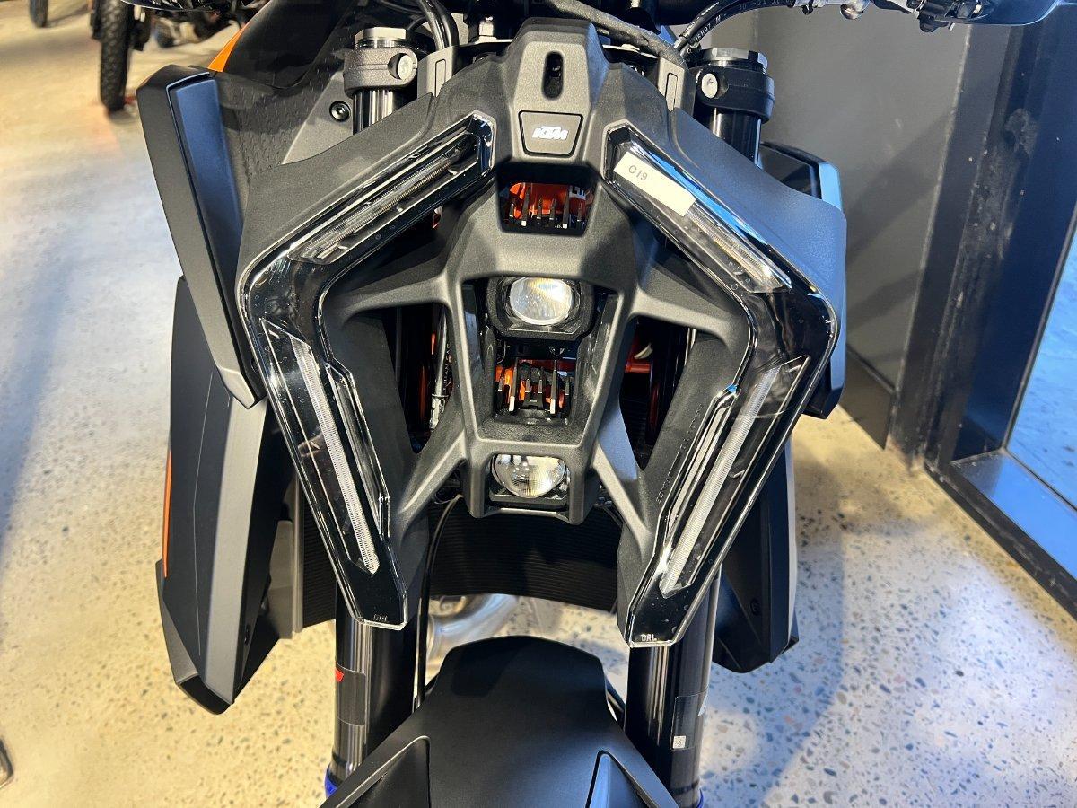 2026 KTM 1390 SUPER DUKE R EVO SPORTS