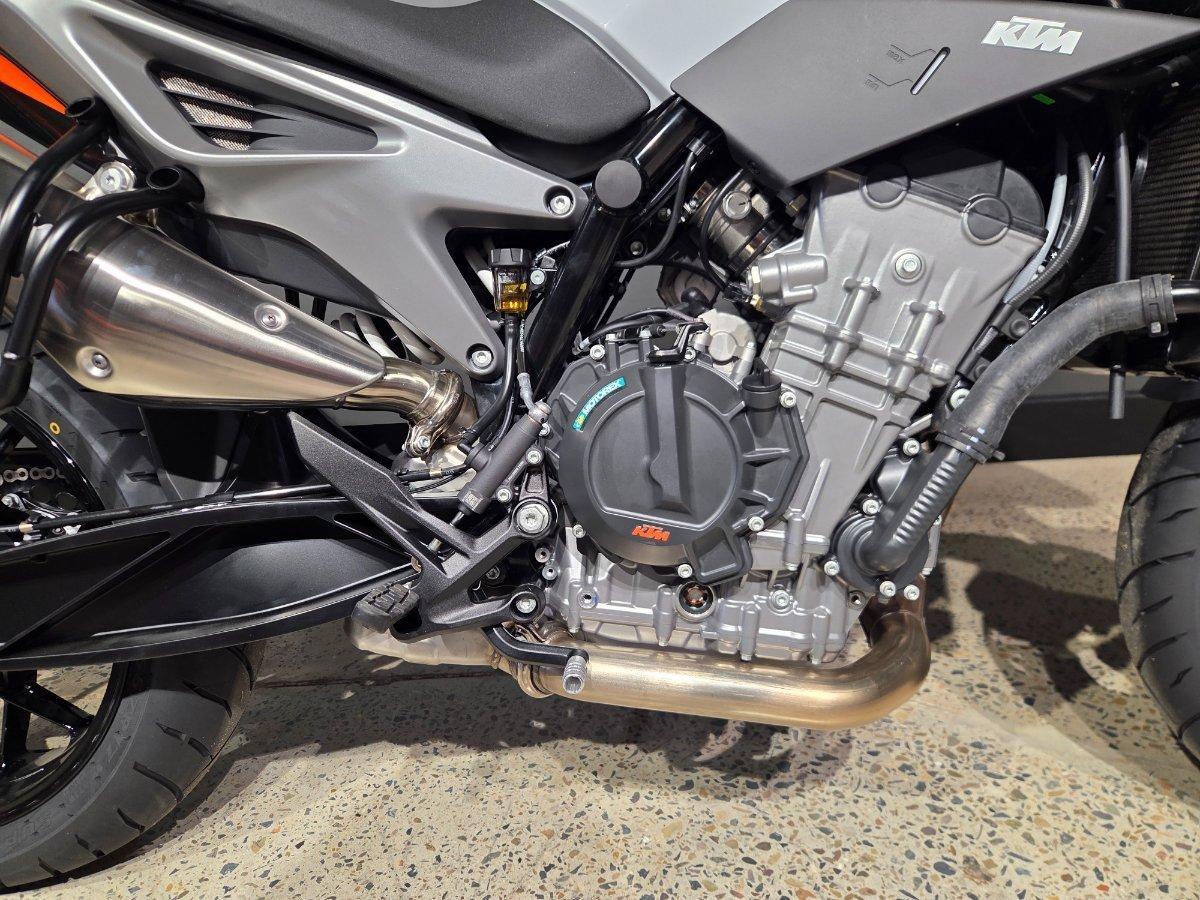 2024 KTM 790 DUKE ROAD